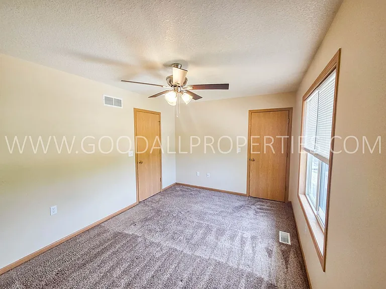 409 S Hazel St — Photo 18