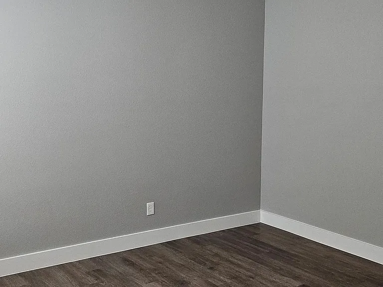 931 W Elm St — Photo 10