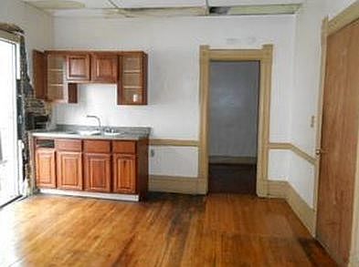5th image of 5033 S Damen Ave