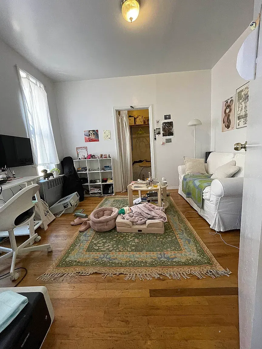 165 Montrose Avenue — Photo 1