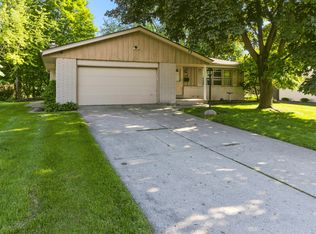 5207 Roberts Dr, Greendale, WI 53129