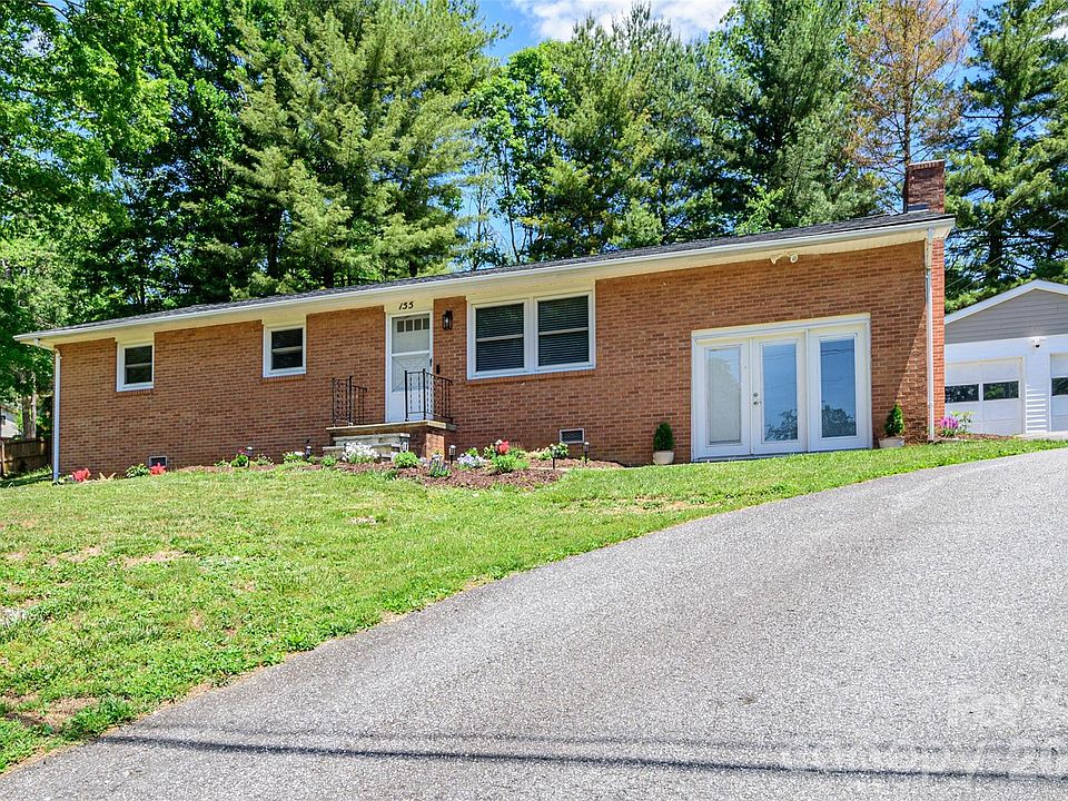 1st image of 155 Chestnut Pl