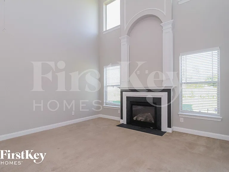 114 Rosemont Ln — Photo 4