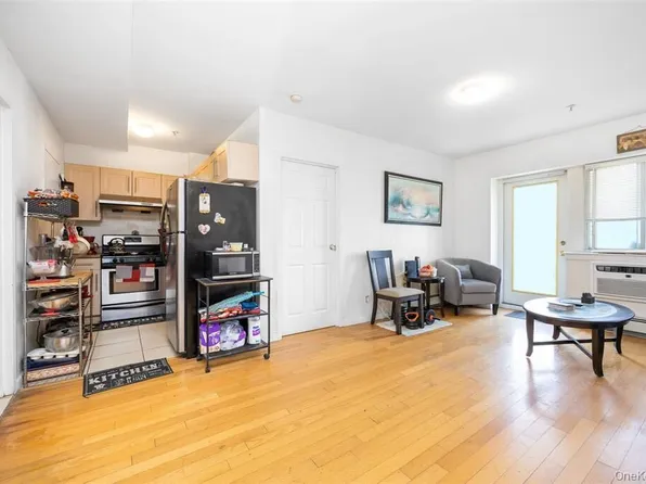 140-24 31st Drive image 3 of 11