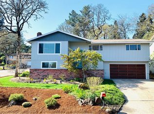 7595 Ridgewood Dr, Gladstone, OR 97027