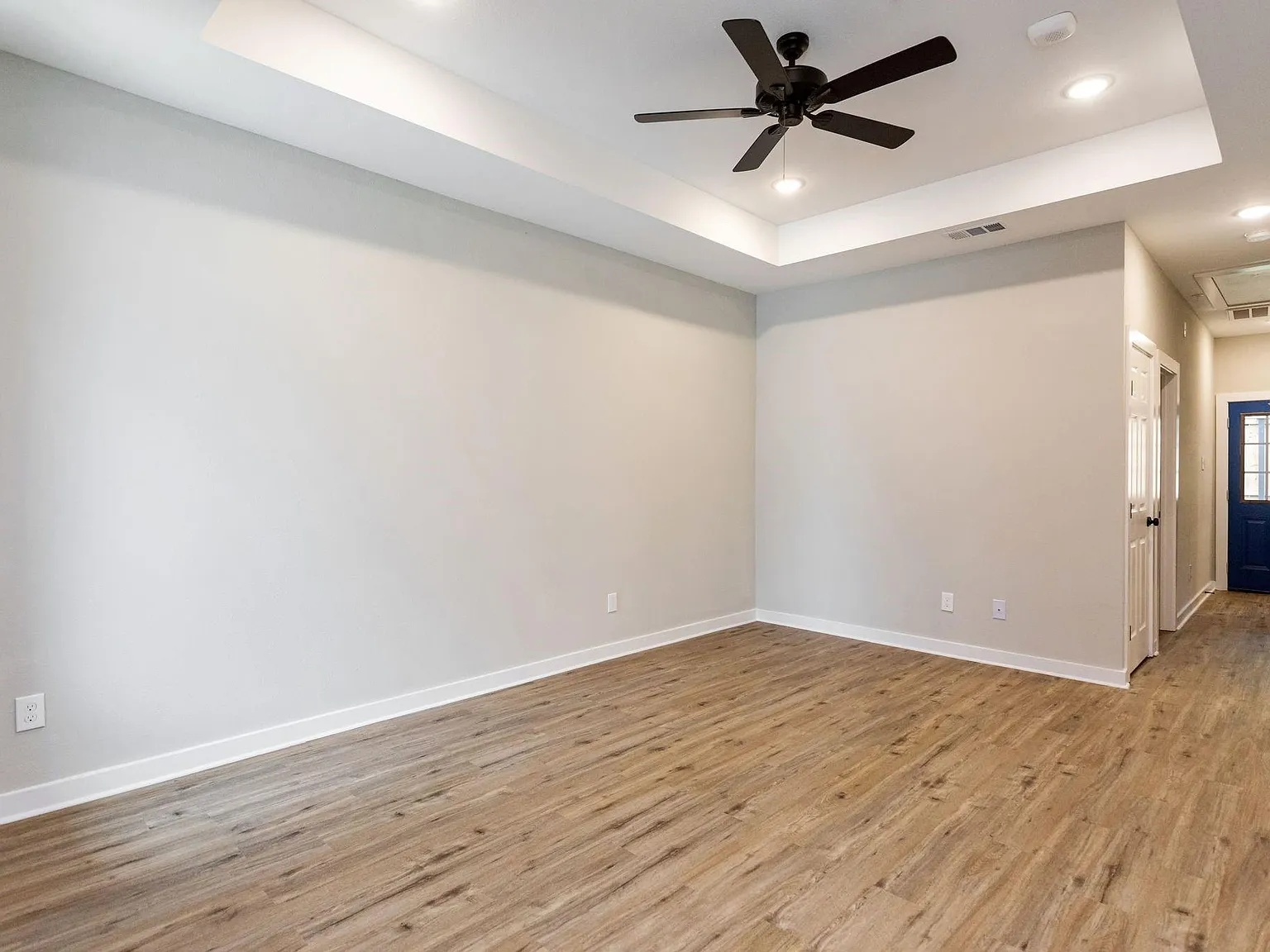 Studio, 2.0 bath, 1070 sqft, $1,695 — Photo 3