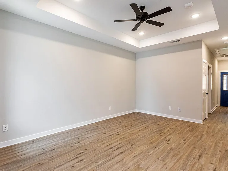10317-10317 Lake Rd #15B — Photo 3