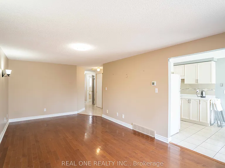 407 Downsview Pl — Photo 6