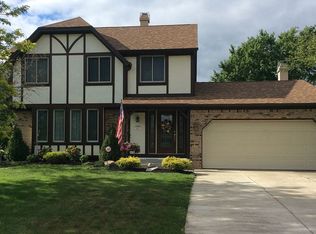 19 Pheasant Run Ln, Lancaster, NY 14086