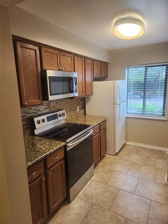 2 bed, 2.0 bath, 1010 sqft, $1,850 — Photo 2