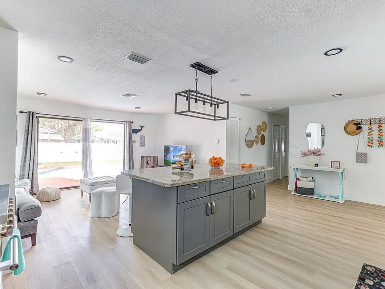 1800 Augustine Dr — Photo 5