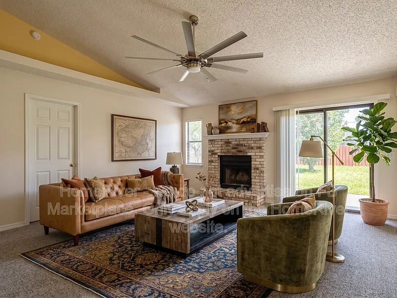 3 bed, 2.0 bath, 1302 sqft, $1,850 — Photo 2