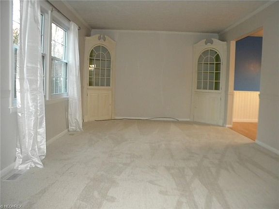 5th image of 846 Country Club Dr