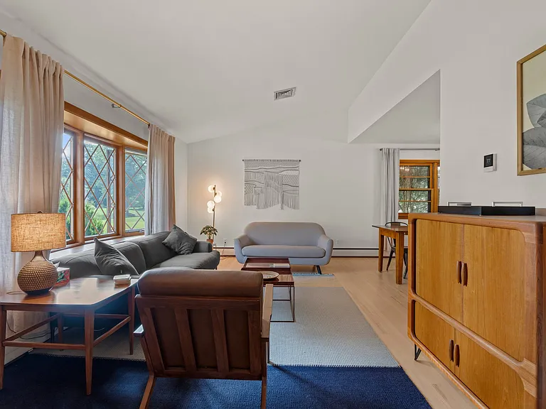 23 Jonathan Way — Photo 17