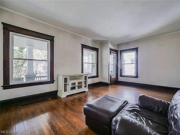 3rd image of 1309 W 114th St