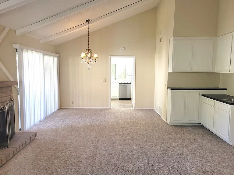 19820 Vineyard Ln — Photo 6