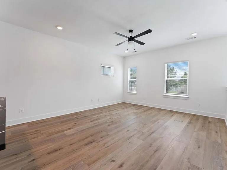 8023 Cora St #B — Photo 11