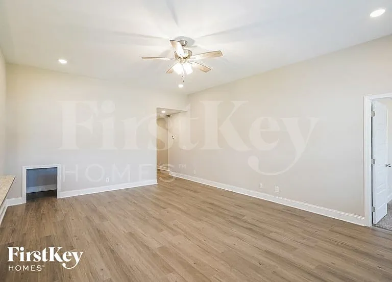 619 Alvin Rd — Photo 2