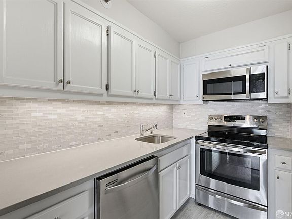 4th image of 900 Bush St APT 501