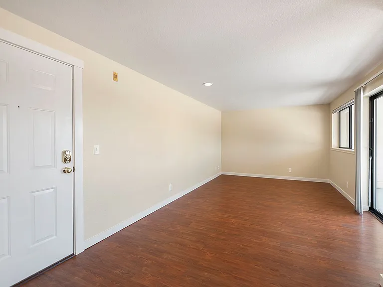 Newland Apartments — Photo 9
