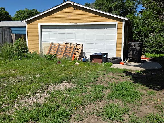 5th image of 1843 Walker St
