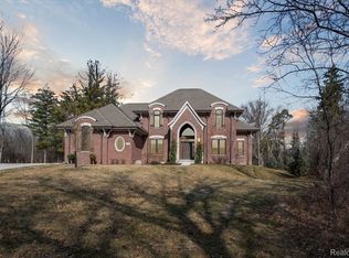25162 Farmbrook Rd, Southfield, MI 48034