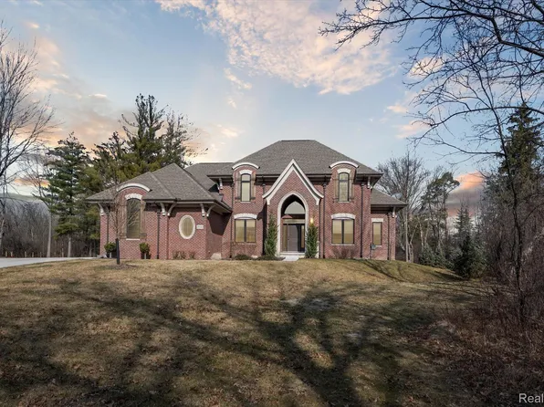 25162 Farmbrook Rd, Southfield, MI 48034