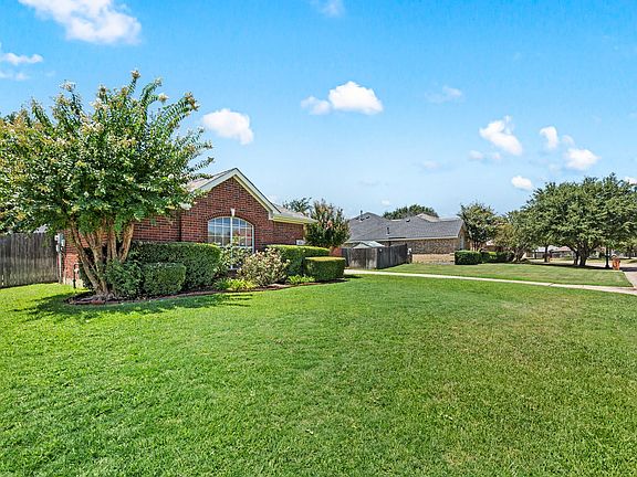 2nd image of 303 Village Trl