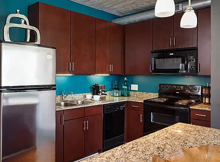 3 bed, 1385 sqft, $4,790 — Photo 3
