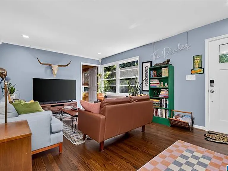 636 Oakdale St — Photo 3
