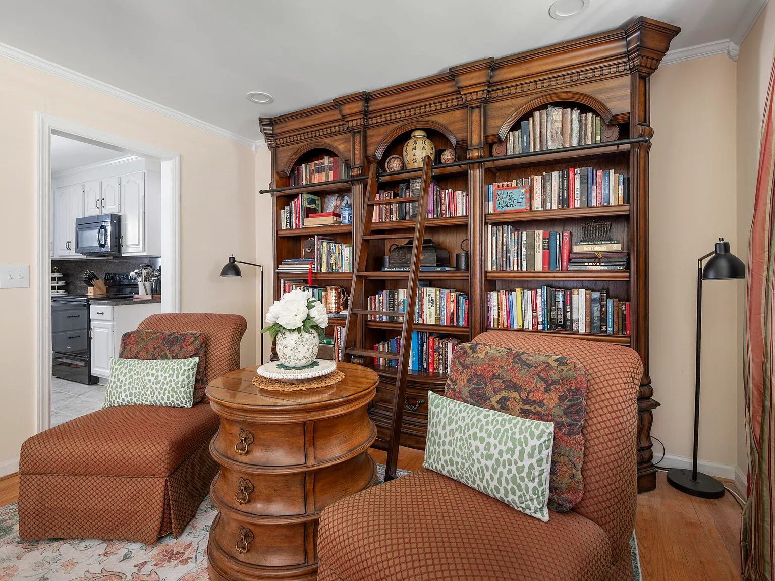 3 bed, 2.0 bath, 1700 sqft, $3,650 — Photo 4