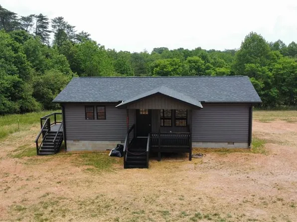 2093 Cook School Rd, Pilot Mountain, NC 27041