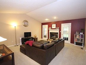 2nd image of 2404 Woodlawn Dr