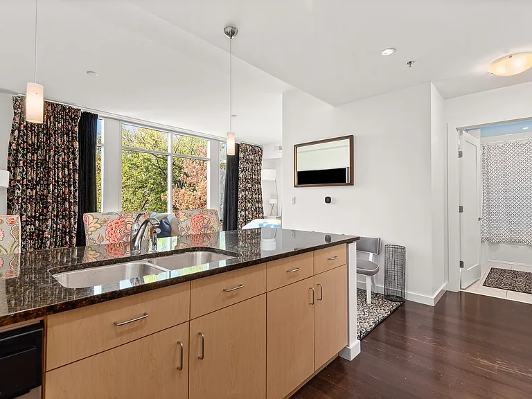 1920 Adelicia St #305 — Photo 3