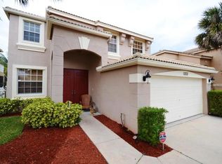 1233 Oakwater Dr, Royal Palm Beach, FL 33411