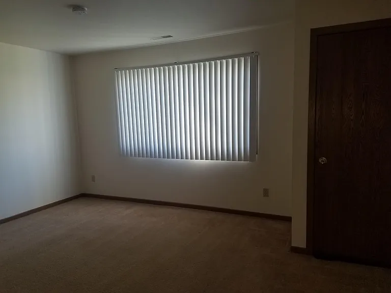 W171S7576 Lannon Dr — Photo 6