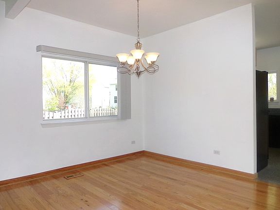 4th image of 10 Glascow Ct