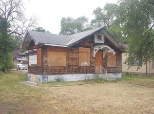 215 6th St NW, Minot, ND 58703