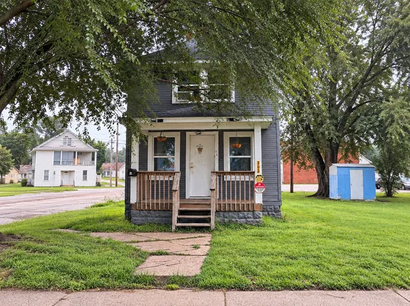 302 12th St, East Moline, IL 61244