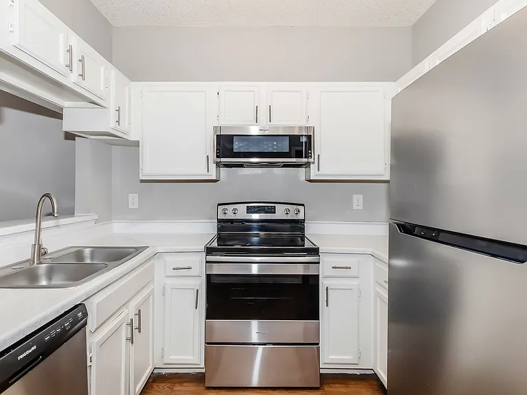 Lamar Place Apartments — Photo 40