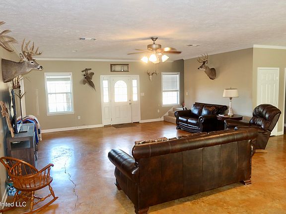 5th image of 3037 S Greensburg Rd