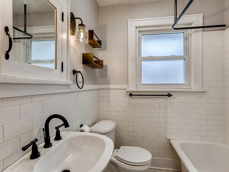 945 N Harrison St — Photo 19