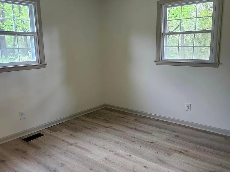 2546 Ardsley Dr — Photo 4