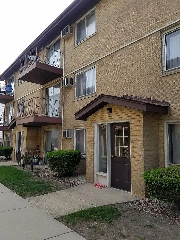 6125 W 64th Pl — Photo 1