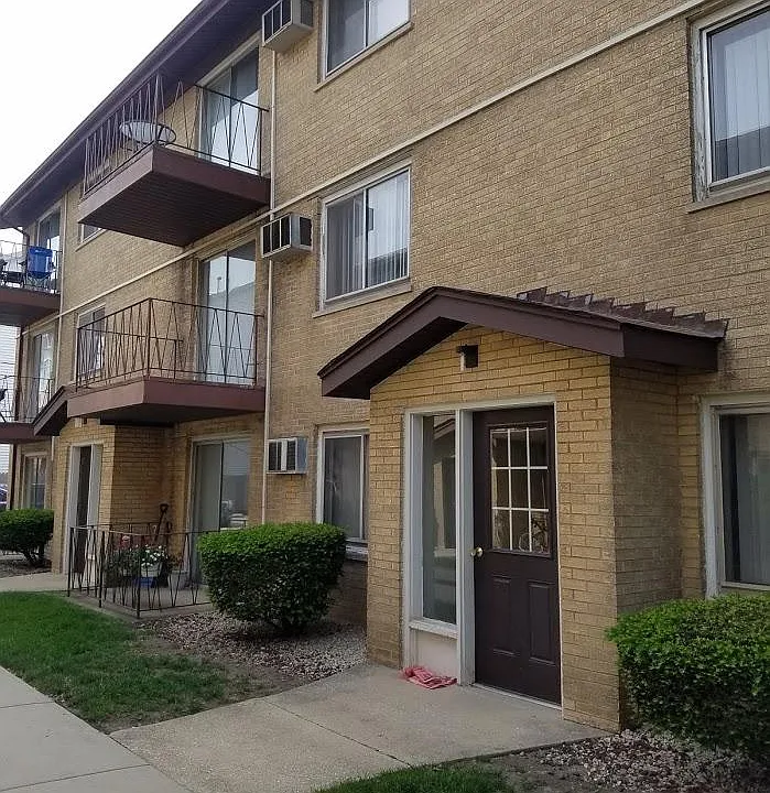 6125 W 64th Pl #8