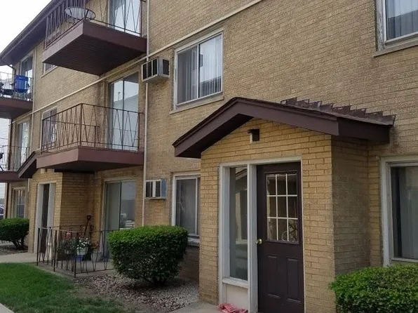 6125 W 64th Pl APT 8, Chicago, IL 60638