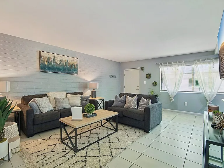 Urban Connected Apartments — Photo 27