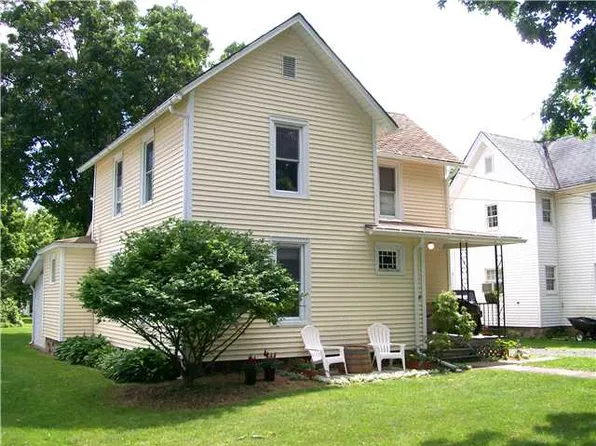 67 Charles St, Dresden, NY 14441