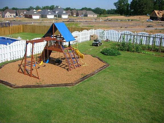 Playset with pea gravel substrate