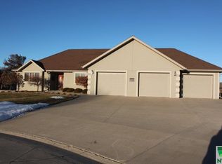 1709 Morgan Ct, Hull, IA 51239